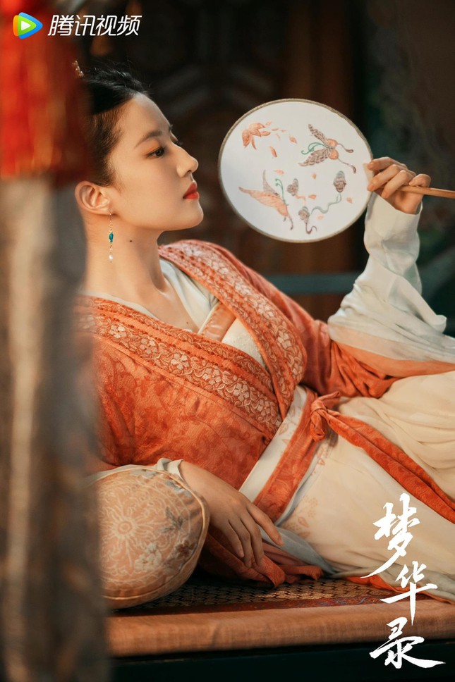 Liu Yifei is beautiful and attractive in 