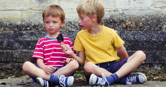 Children with too generous personalities, grow up difficult to escape these 3 outcomes, parents should pay attention to teach their children to learn to refuse - Photo 1.