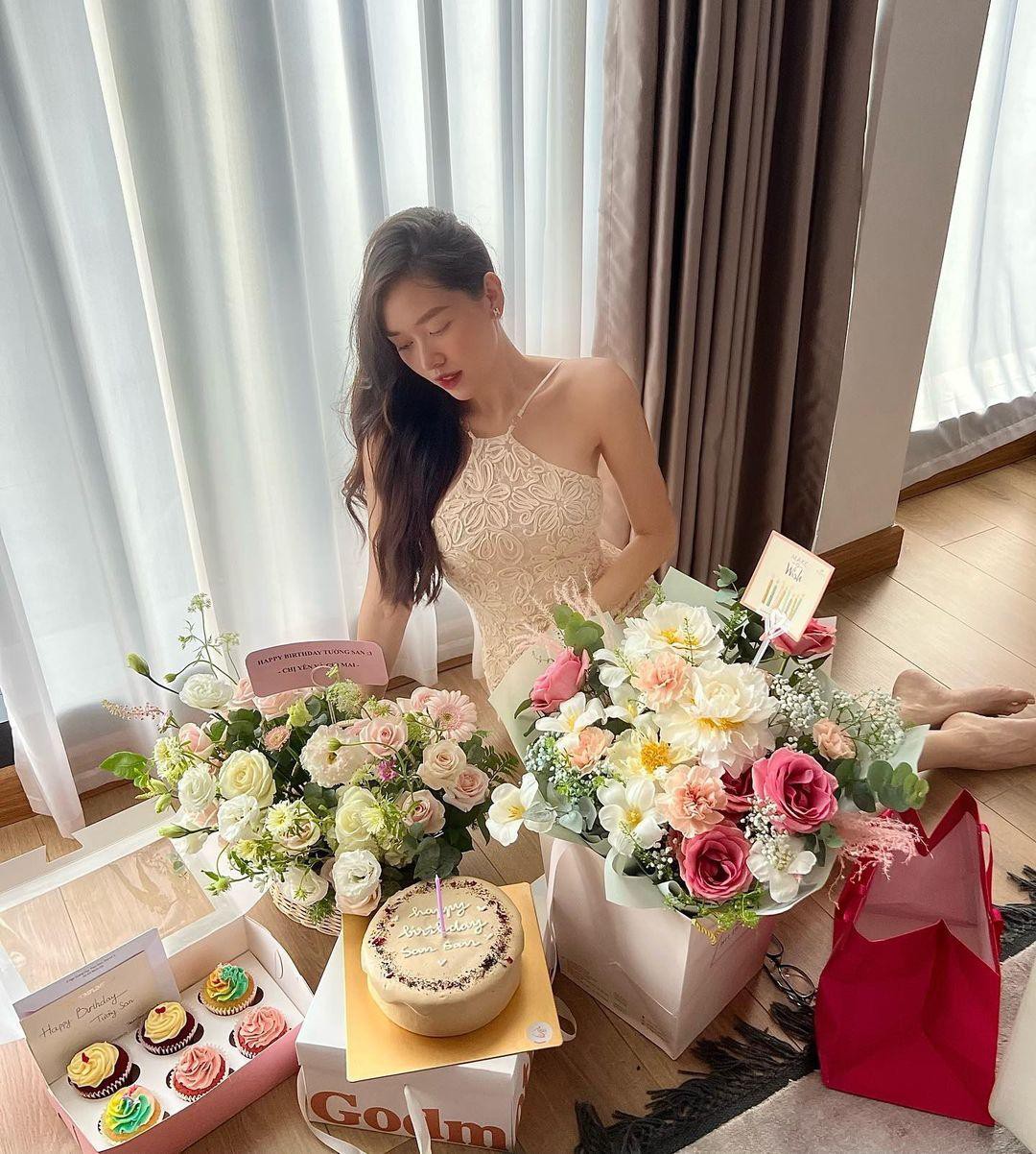 Hoa hậu Thùy Tiên diện mốt khoe nội y nóng bỏng dự tiệc sinh nhật Á hậu Tường San - Ảnh 9.