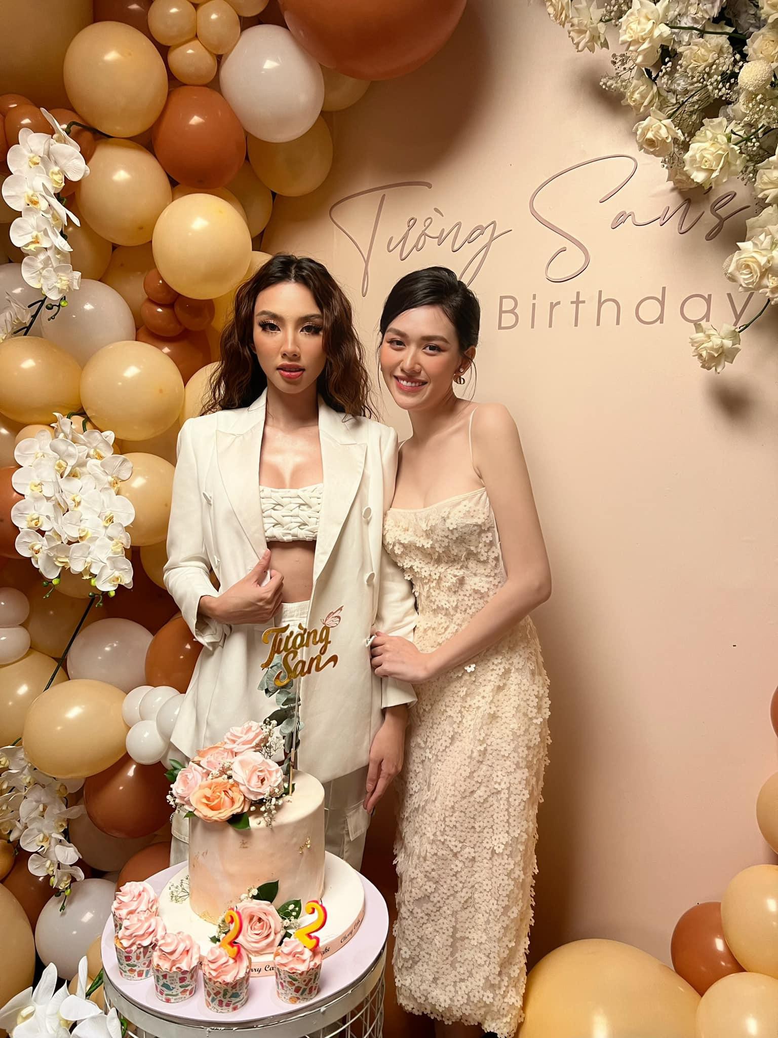 Hoa hậu Thùy Tiên diện mốt khoe nội y nóng bỏng dự tiệc sinh nhật Á hậu Tường San - Ảnh 5.