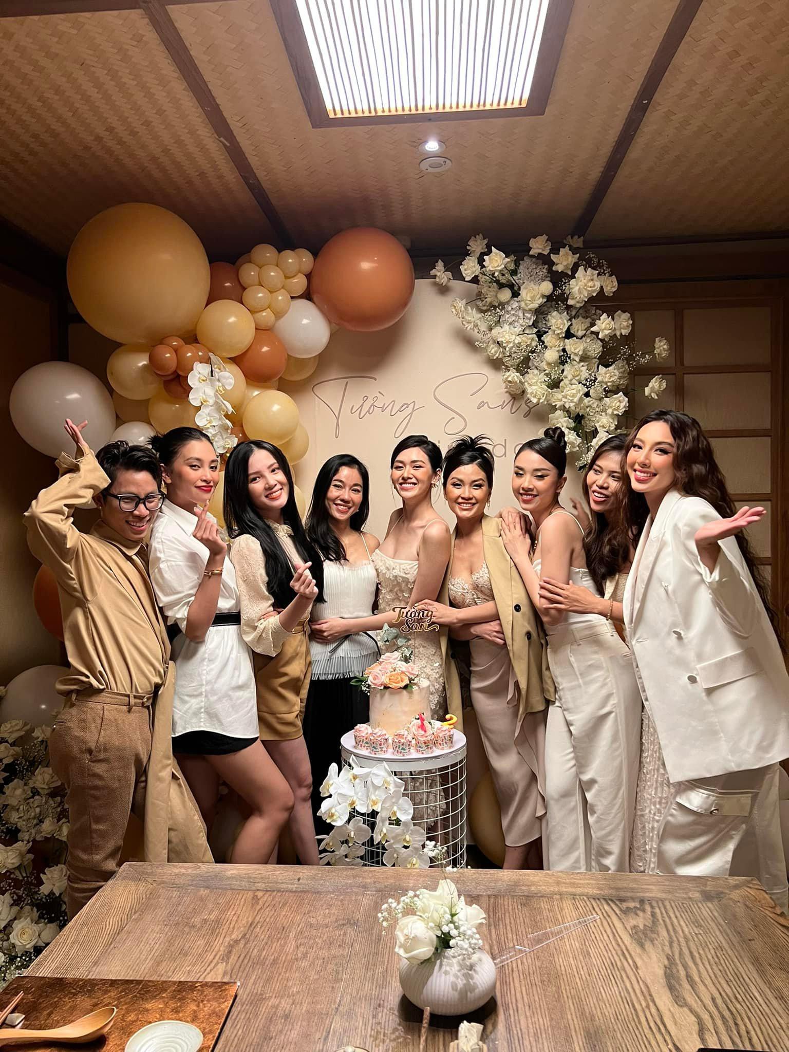 Hoa hậu Thùy Tiên diện mốt khoe nội y nóng bỏng dự tiệc sinh nhật Á hậu Tường San - Ảnh 3.