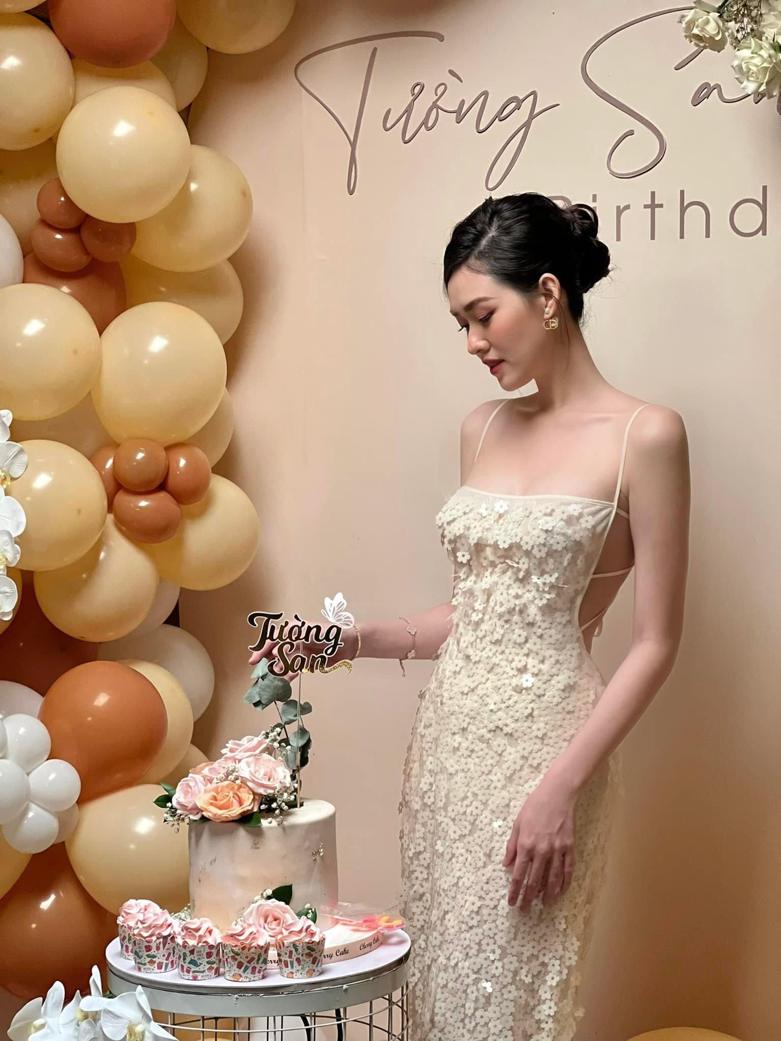 Hoa hậu Thùy Tiên diện mốt khoe nội y nóng bỏng dự tiệc sinh nhật Á hậu Tường San - Ảnh 2.
