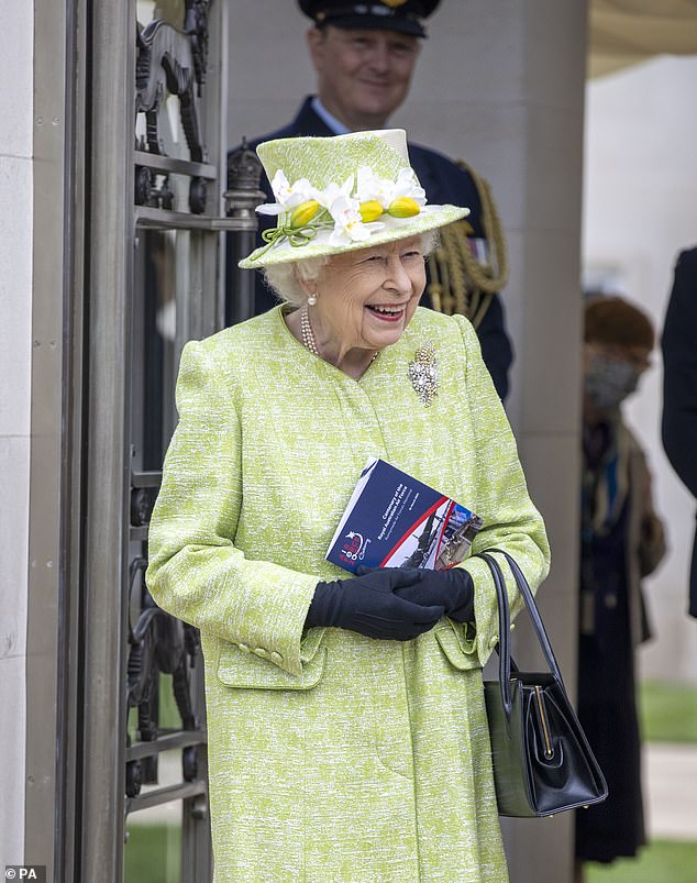 Lý do thật sự đằng sau &quot;màu xanh lá tự tin&quot; của Nữ hoàng Anh trong những sự kiện quan trọng nhất - Ảnh 13.
