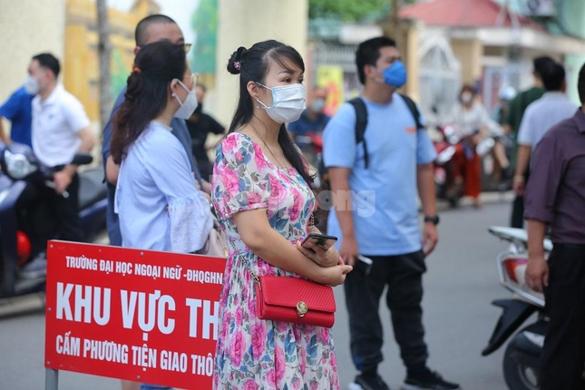 Photos of more than 3,700 candidates for the 10th grade exam at specialized schools in Hanoi - Photo 6.