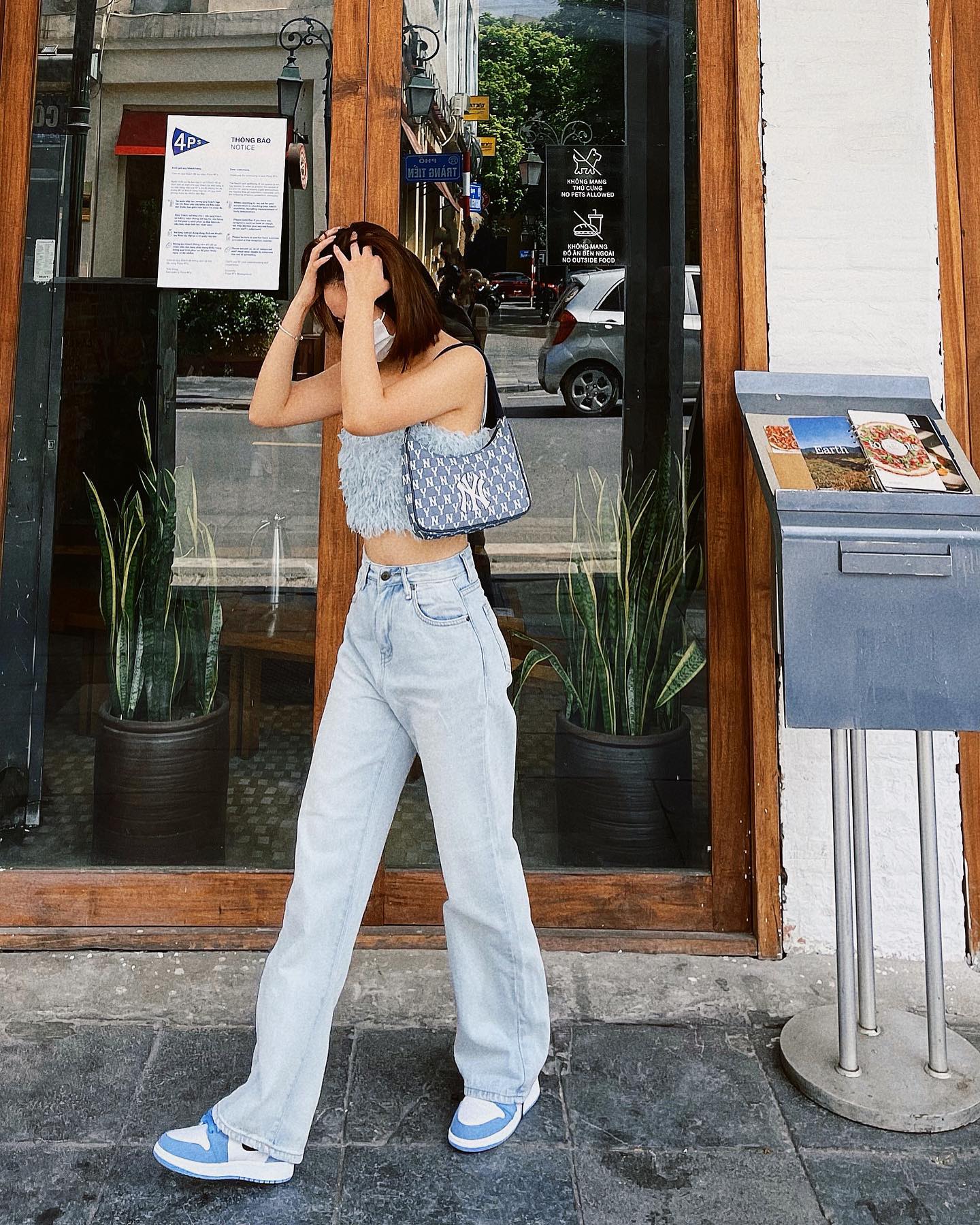 Huyen Lizzie specializes in wearing crop tops to show off her slim waist: How to mix clothes gracefully without being ostentatious - Photo 7.