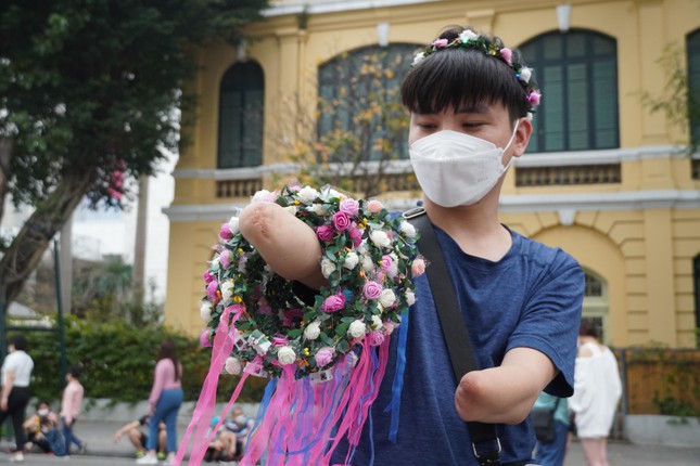 Kiến trúc sư 9x bị cụt tay với nỗ lực sống như người bình thường - Ảnh 7. Kiến trúc sư 9x bị cụt tay với nỗ lực sống như người bình thường - Ảnh 7.