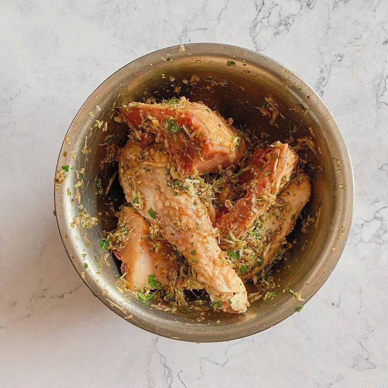 Gà nướng theo cách này, thao tác chưa tới 15 phút là xong: Đảm bảo ai ăn cũng khen tấm tắc! - Ảnh 4. Gà nướng theo cách này, thao tác chưa tới 15 phút là xong: Đảm bảo ai ăn cũng khen tấm tắc! - Ảnh 4.