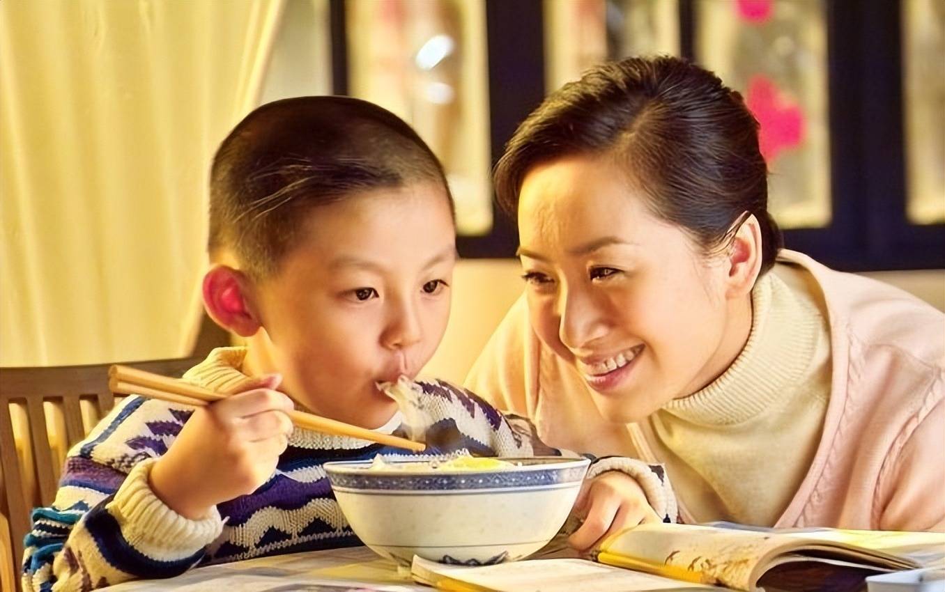 thực phẩm không nên cho trẻ ăn sáng - Ảnh 1.