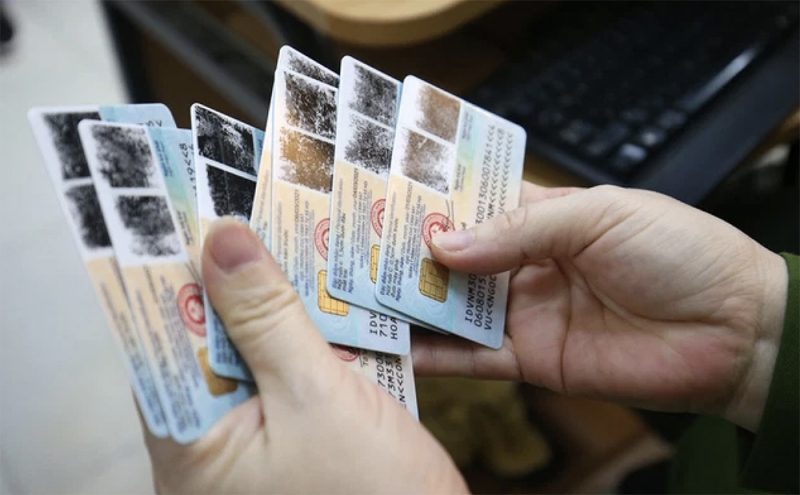 Pay 100,000 thousand to take pictures of ID card, CCCD - A 