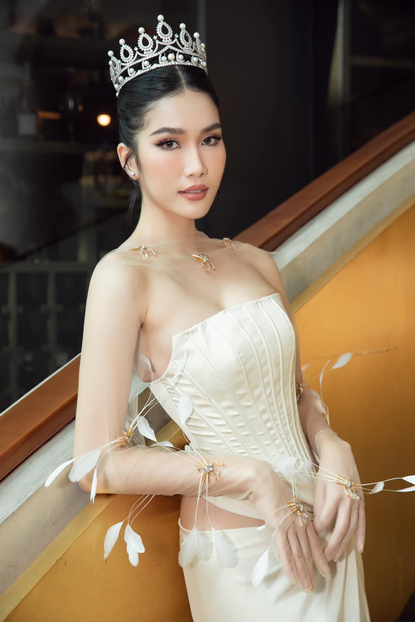 Á hậu Phương Anh lột xác với váy cut-out táo bạo, Kim Duyên mặc váy khoét hông nóng bỏng - Ảnh 2.