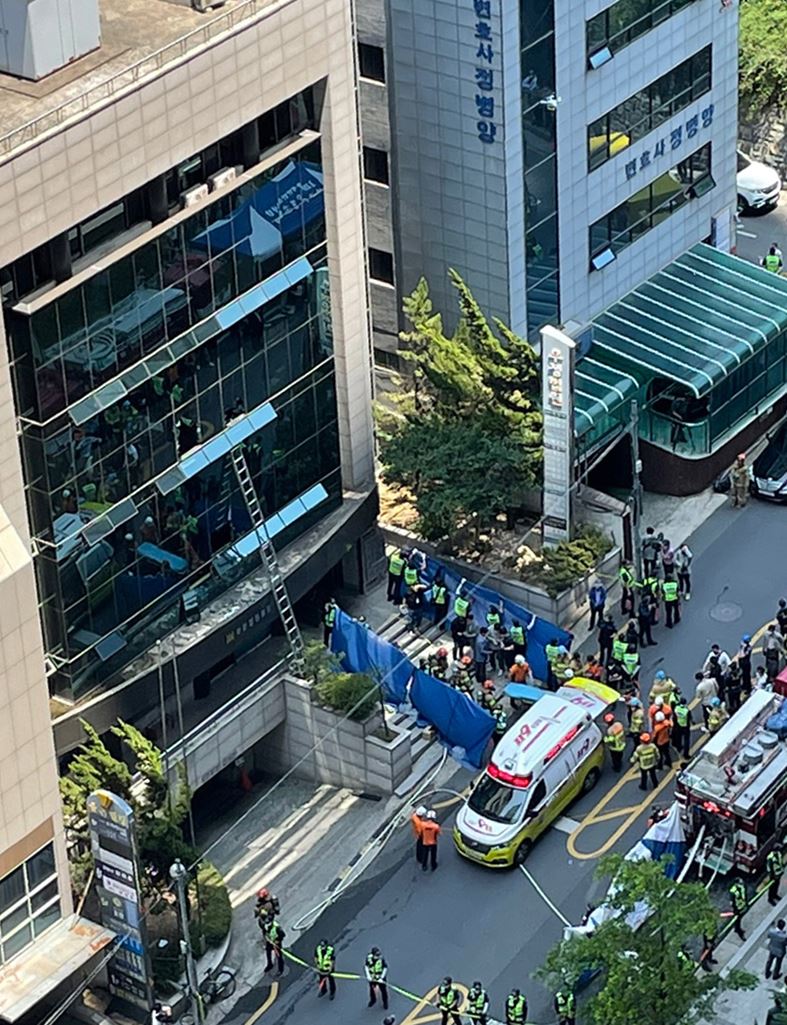 South Korea: The lawyer's office was on fire, 7 people in the room died together - Photo 5.