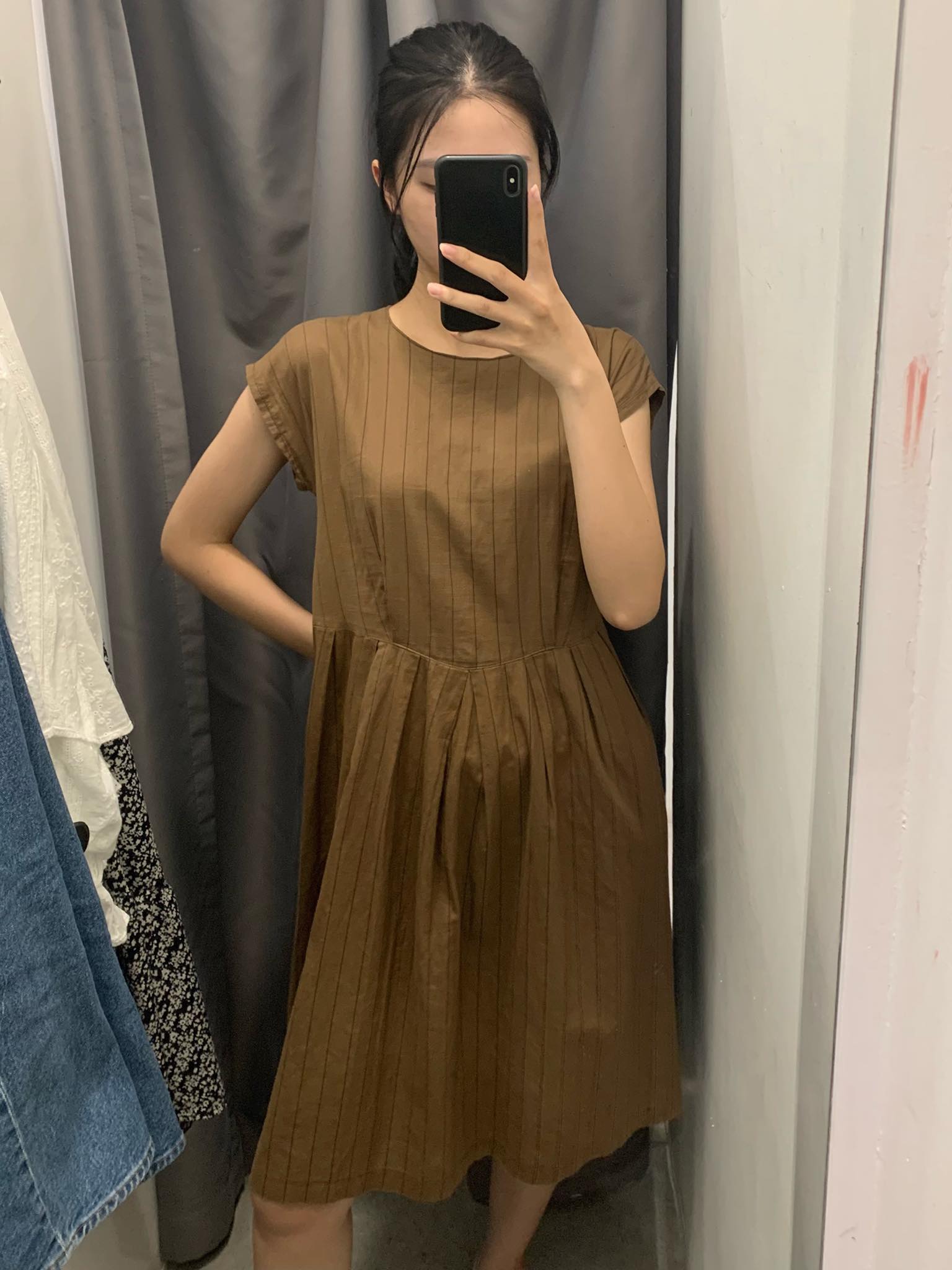 Đi mua sắm tại 3 cửa hàng second-hand đình đám Hà Nội: Mình tìm được nhiều mẫu sơ mi, váy hoa nhí siêu xinh giá từ 150k - Ảnh 7.