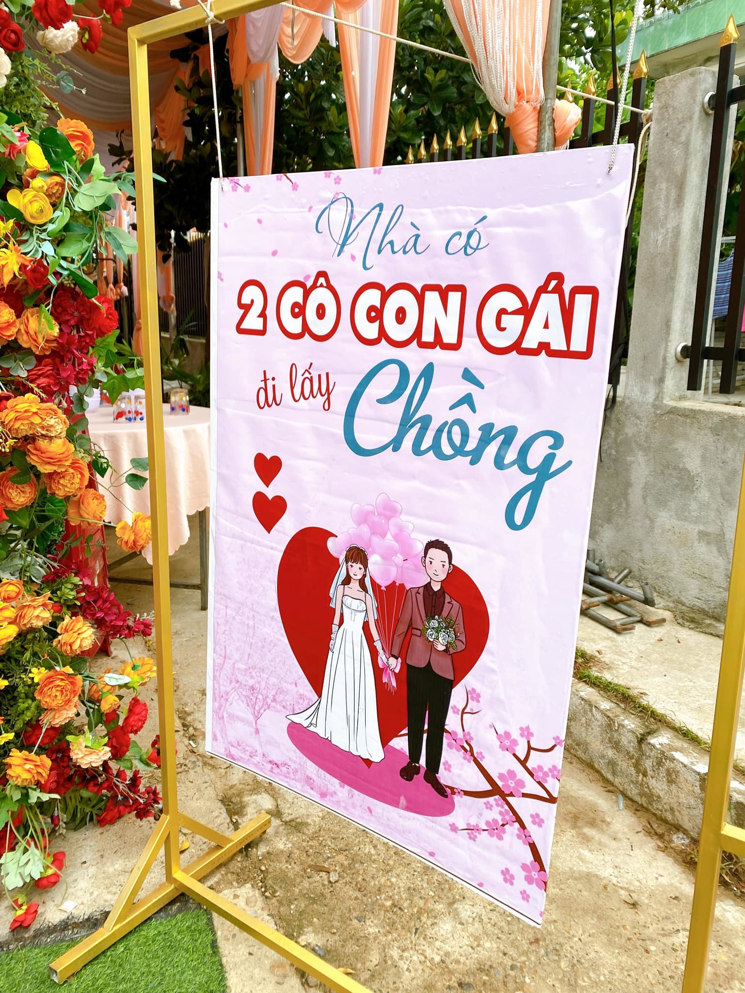 Chị em song sinh lên ‘xe hoa’ cùng ngày ở Quảng Nam: 'Chuẩn bị đồ cưới lộn xộn nhưng may mắn thành công tốt đẹp!' - Ảnh 2.