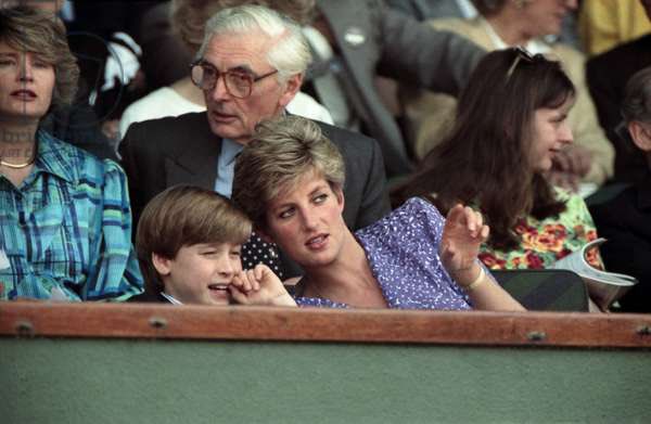 Hoàng tử George lần đầu tiên đi xem quần vợt cùng cha mẹ, gây bão truyền thông với loạt biểu cảm ấn tượng, hơn cả bố William ngày xưa - Ảnh 12.