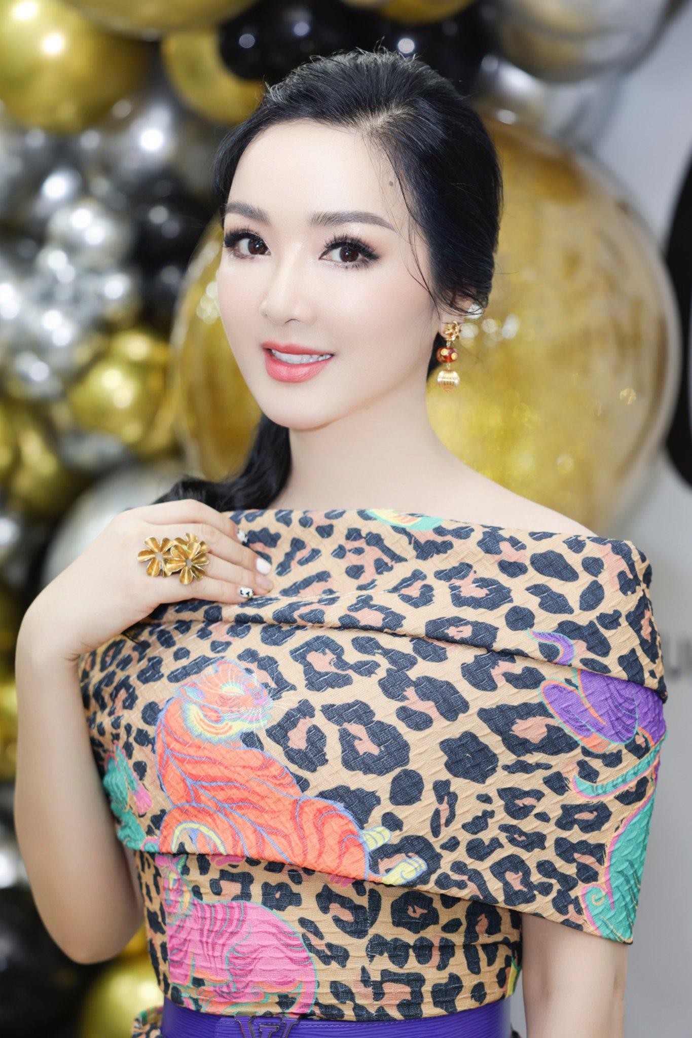 Thuý Vân mặc váy xẻ vòng 1 sexy, Kim Duyên công bố trang phục dân tộc ở Hoa hậu Siêu quốc gia - Ảnh 10.