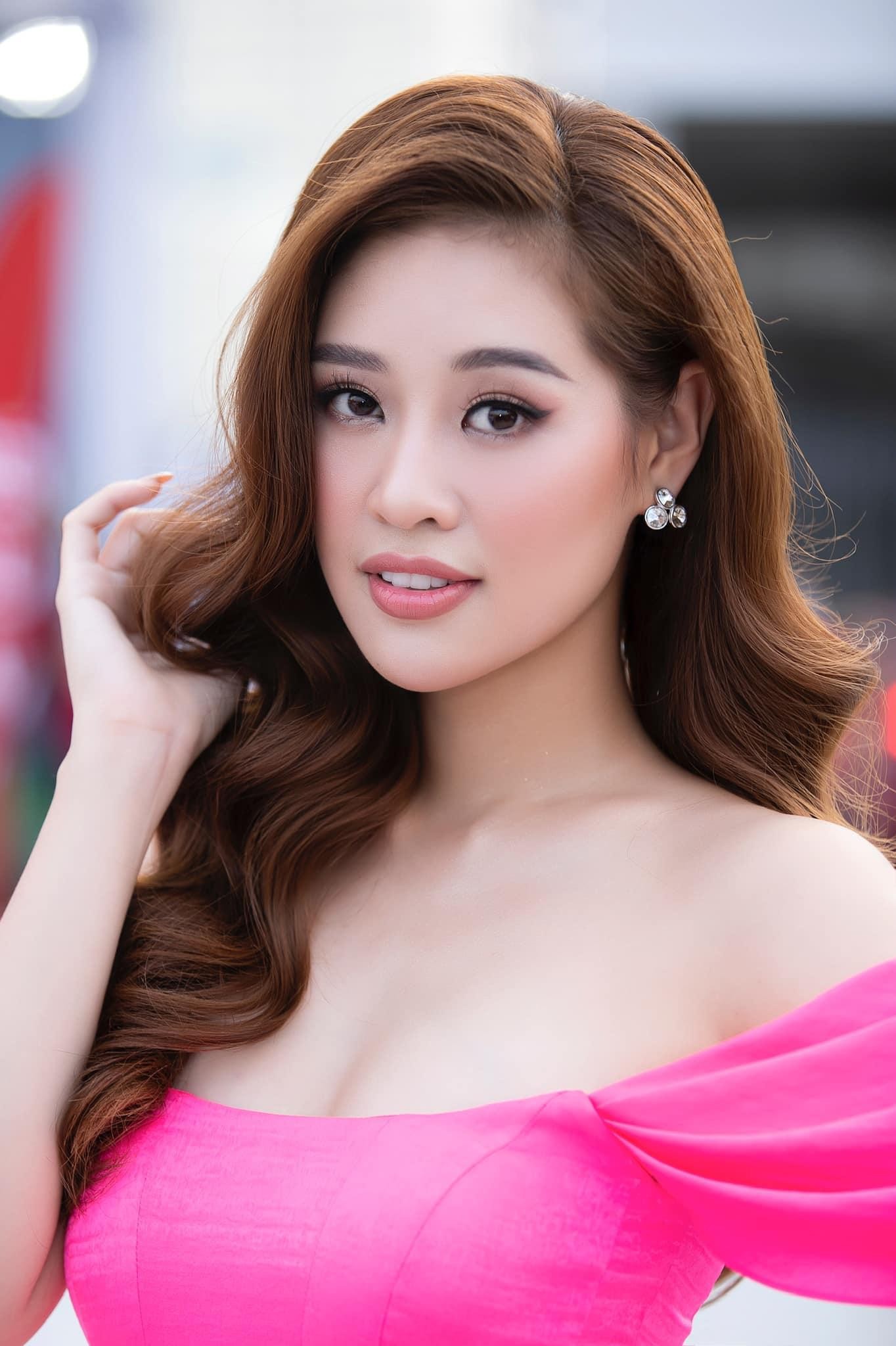 Thuý Vân mặc váy xẻ vòng 1 sexy, Kim Duyên công bố trang phục dân tộc ở Hoa hậu Siêu quốc gia - Ảnh 9.
