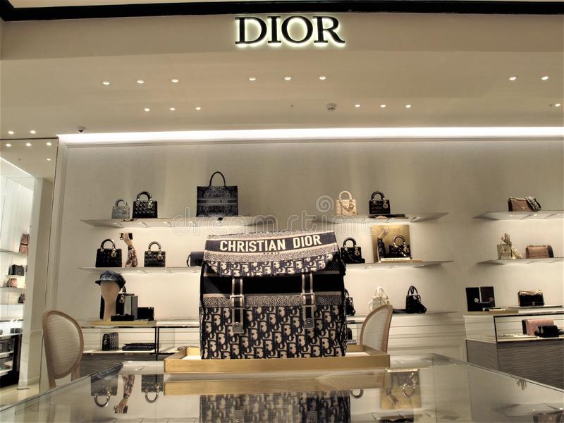 Dior kiện Valentino vì tụ tậpcản trở kinh doanh, đòi bồi thường hơn 2 tỷ đồng! - Ảnh 5.