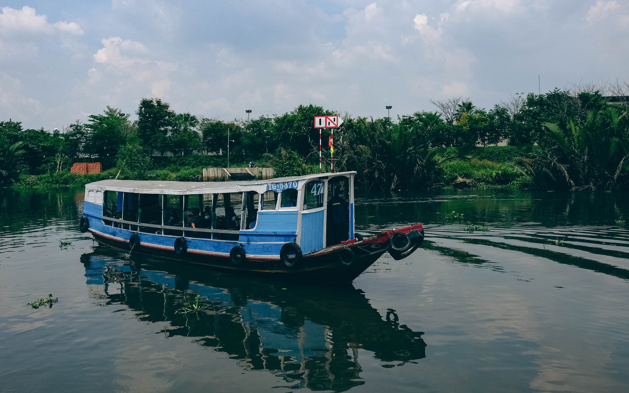 Phù Châu miễu nổi - Ngôi miếu đặc biệt nhất TP.HCM suốt 300 năm ngự giữa dòng Vàm Thuật, nơi thời gian phủ lên những câu chuyện ma mị vẫn ôm ấp đức tin từ dĩ vãng - Ảnh 8.