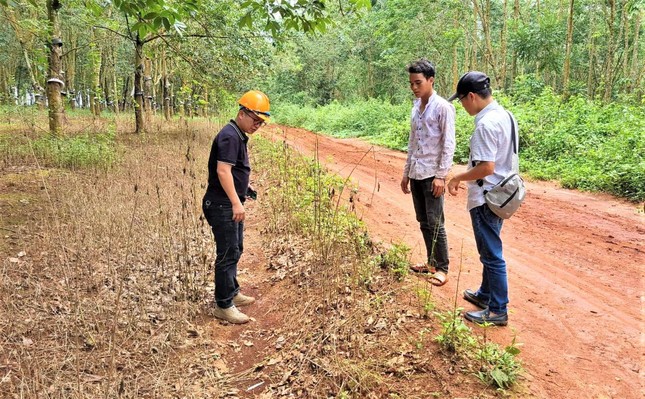 Tạm giữ đối tượng châm lửa đốt chân bé trai 8 tuổi ở Đắk Lắk - Ảnh 1. Tạm giữ đối tượng châm lửa đốt chân bé trai 8 tuổi ở Đắk Lắk - Ảnh 1.