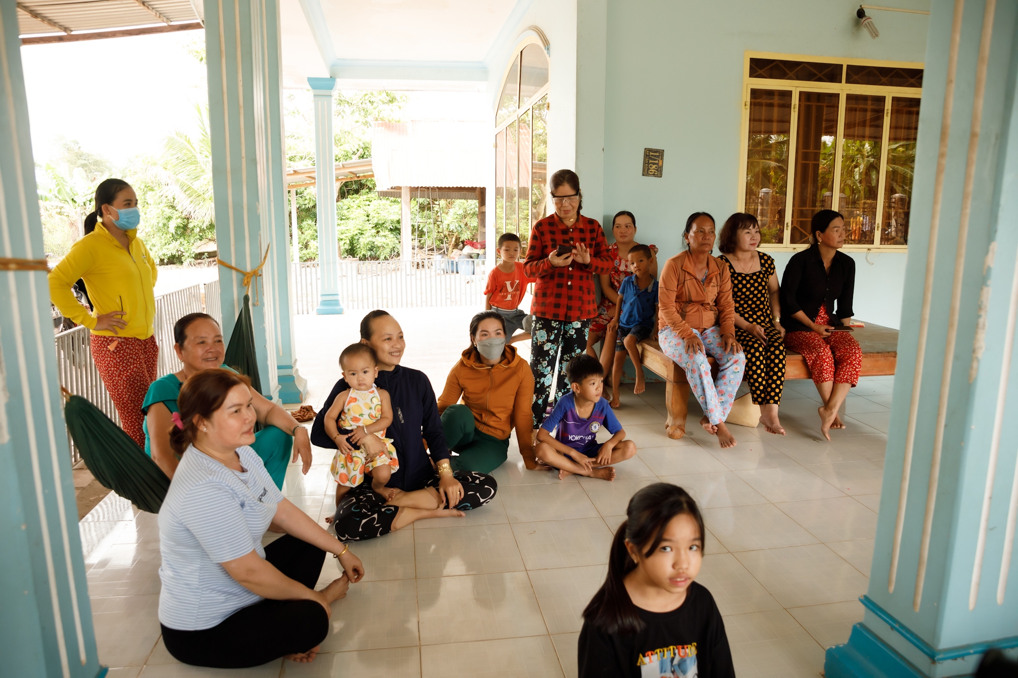 Phỏng vấn mẹ Tân Hoa hậu Ngọc Châu: Xuất tiền sửa nhà thì con cũng bầm dập cái thân, thấy nó hốc hác cũng xót chứ - Ảnh 2. Phỏng vấn mẹ Tân Hoa hậu Ngọc Châu: Xuất tiền sửa nhà thì con cũng bầm dập cái thân, thấy nó hốc hác cũng xót chứ - Ảnh 2.