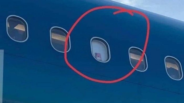 Siết an toàn hàng không sau vụ cô gái nhảy múa trước máy bay - Ảnh 2. Siết an toàn hàng không sau vụ cô gái nhảy múa trước máy bay - Ảnh 2.