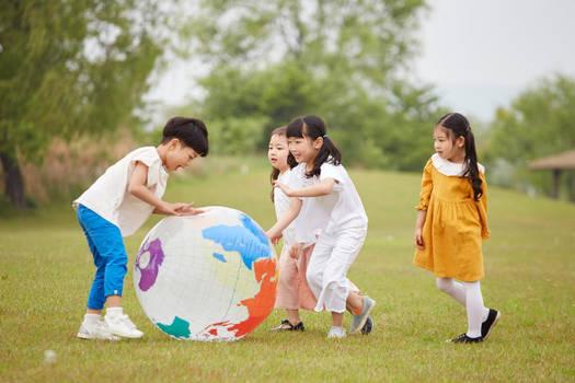 Nỗi lo trẻ mắc bệnh truyền nhiễm m&ugrave;a h&egrave;: Những nguy cơ kh&ocirc;ng thể xem nhẹ! - Ảnh 2.