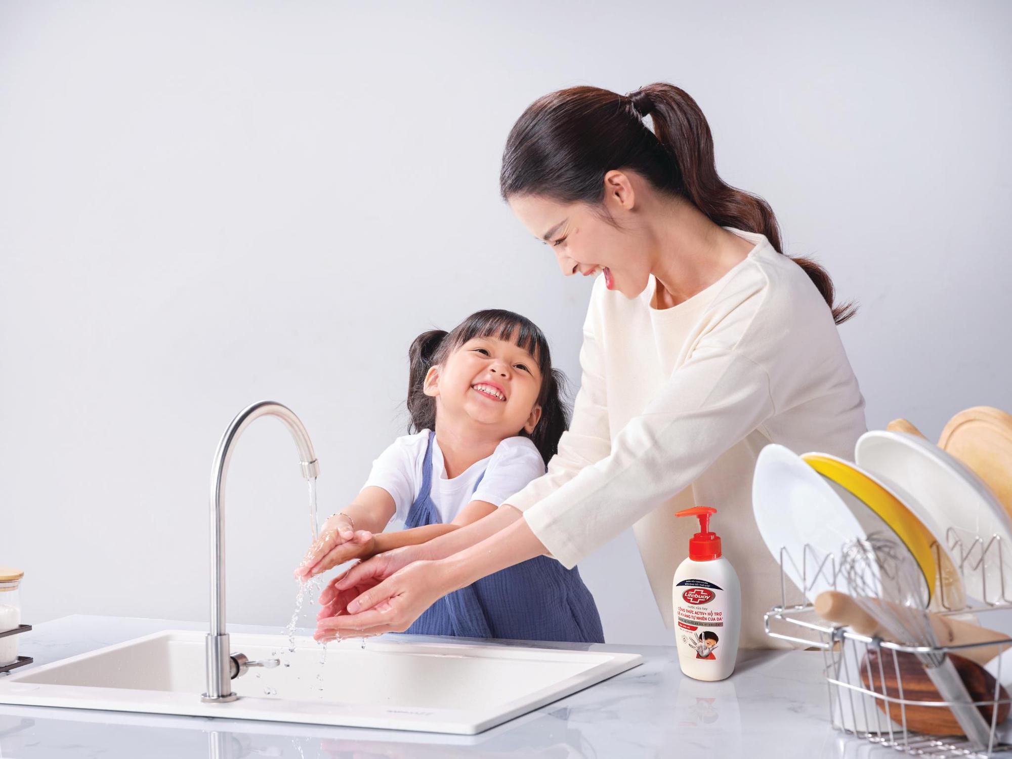 Nỗi lo trẻ mắc bệnh truyền nhiễm m&ugrave;a h&egrave;: Những nguy cơ kh&ocirc;ng thể xem nhẹ! - Ảnh 3.