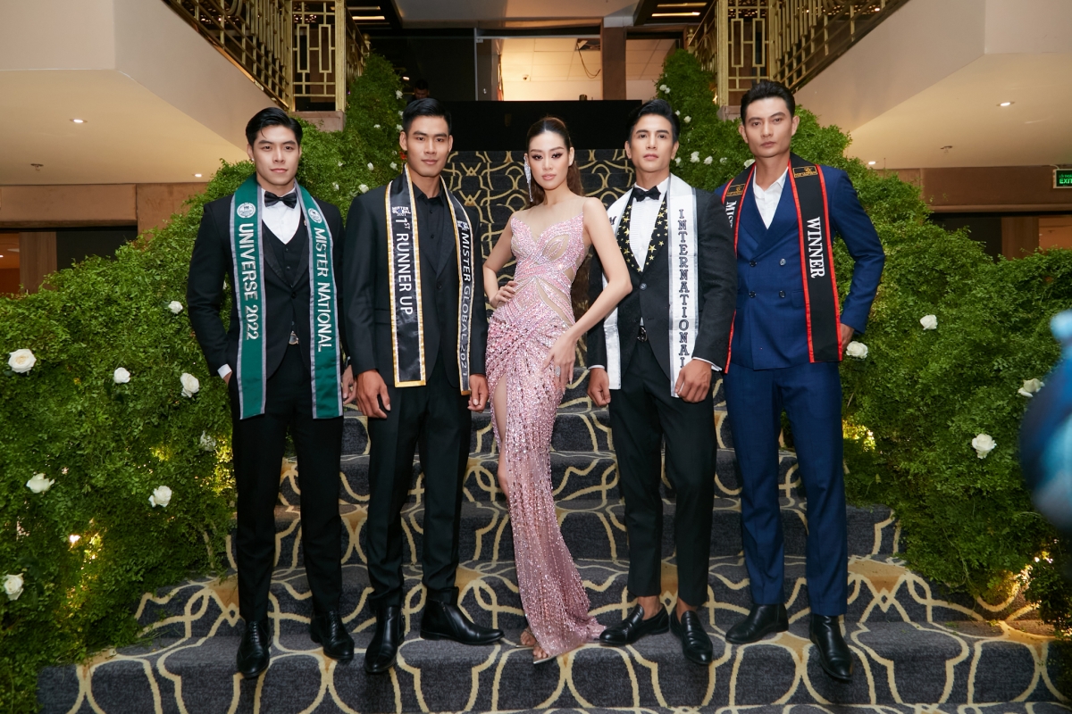 Hoa hậu Khánh Vân khoe nhan sắc nổi bật bên dàn nam vương - Ảnh 3.