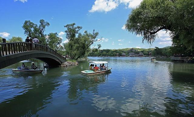 Con sông ngắn nhất Trung Quốc: Chỉ dài 90m, tên mang nghĩa nóng hổi nhưng lại là nơi nghỉ mát của vua chúa và du khách thời nay - Ảnh 6.