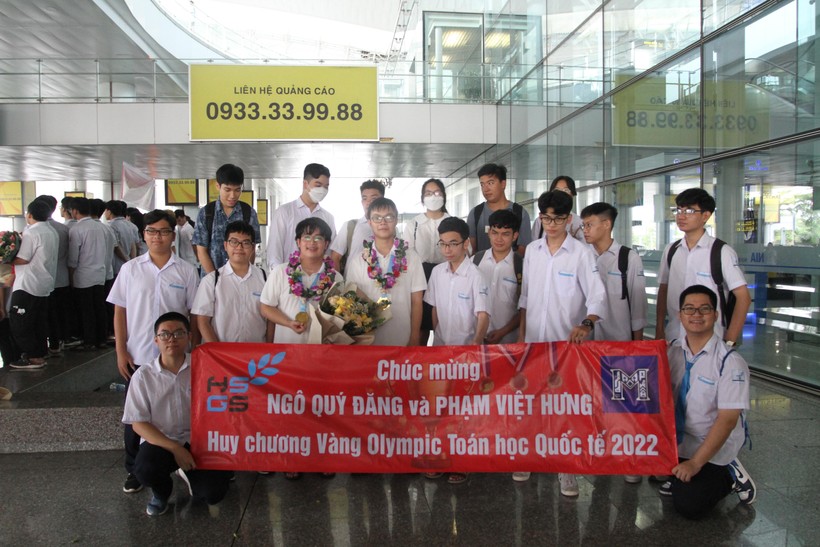 Bộ GD&ĐT chúc mừng thành tích xuất sắc của đoàn học sinh Việt Nam tại Olympic Toán quốc tế - Ảnh 1.