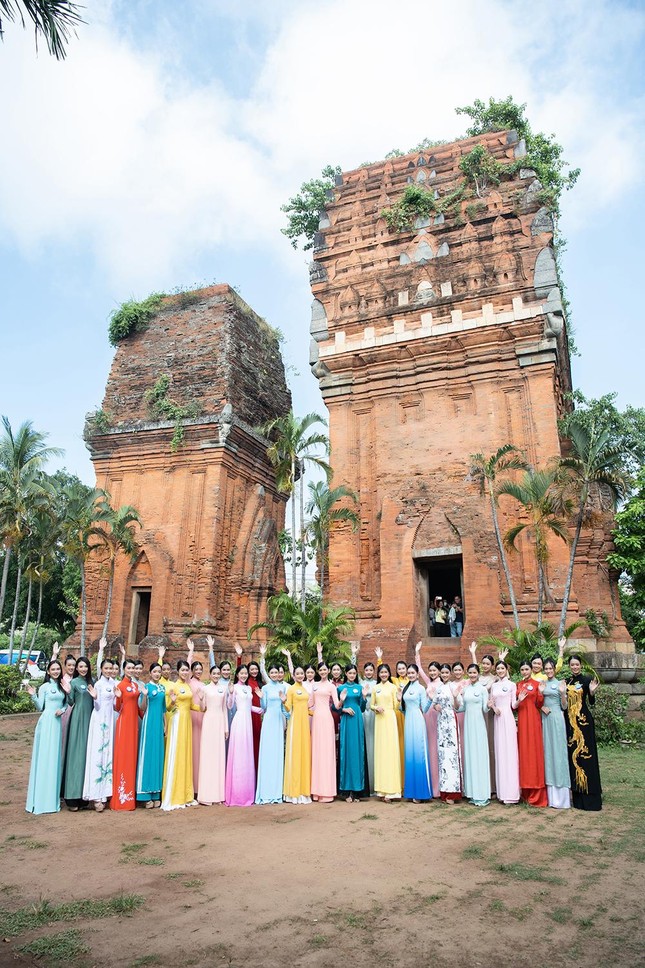 Top 38 thí sinh Miss World Vietnam 2022 đọ sắc xinh đẹp với áo dài - Ảnh 1. Top 38 thí sinh Miss World Vietnam 2022 đọ sắc xinh đẹp với áo dài - Ảnh 1.