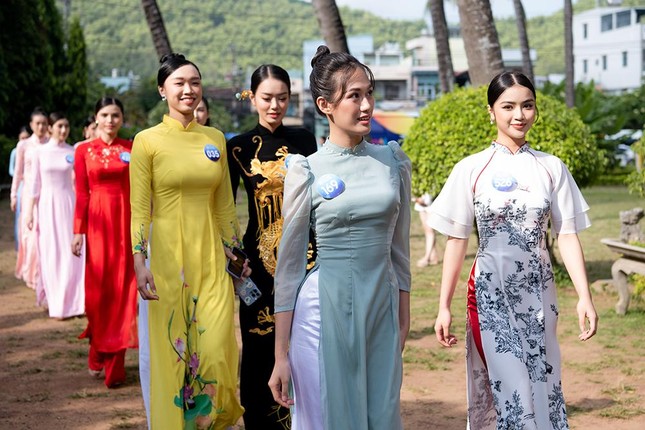 Top 38 thí sinh Miss World Vietnam 2022 đọ sắc xinh đẹp với áo dài - Ảnh 3.