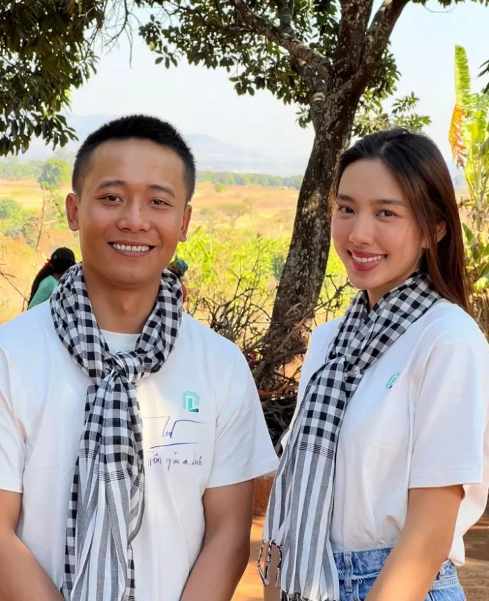 Thùy Tiên và Quang Linh Vlog - cặp đôi đang được &quot;đẩy thuyền&quot; nhiệt tình nhất Vbiz: Dù ngượng ngùng nhưng tương tác nào cũng khiến fan phấn khích - Ảnh 2.
