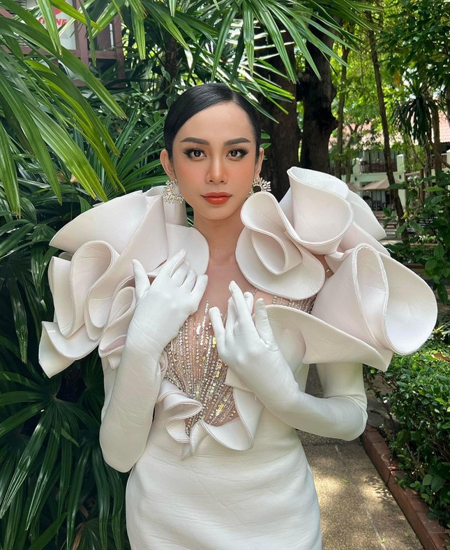 Mặc lại váy 3D của Lương Thùy Linh, Á hậu chuyển giới Lương Mỹ Kỳ khoe nhan sắc lộng lẫy - Ảnh 3.