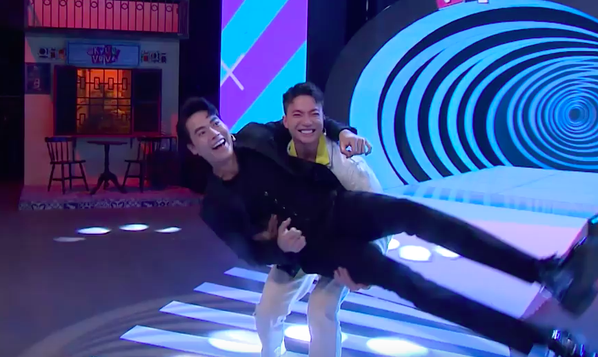 K&yacute; ức vui vẻ: Gi&aacute;ng Son được Tự Long bế ra s&acirc;n khấu - Ảnh 10.