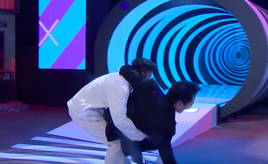 K&yacute; ức vui vẻ: Gi&aacute;ng Son được Tự Long bế ra s&acirc;n khấu - Ảnh 11.