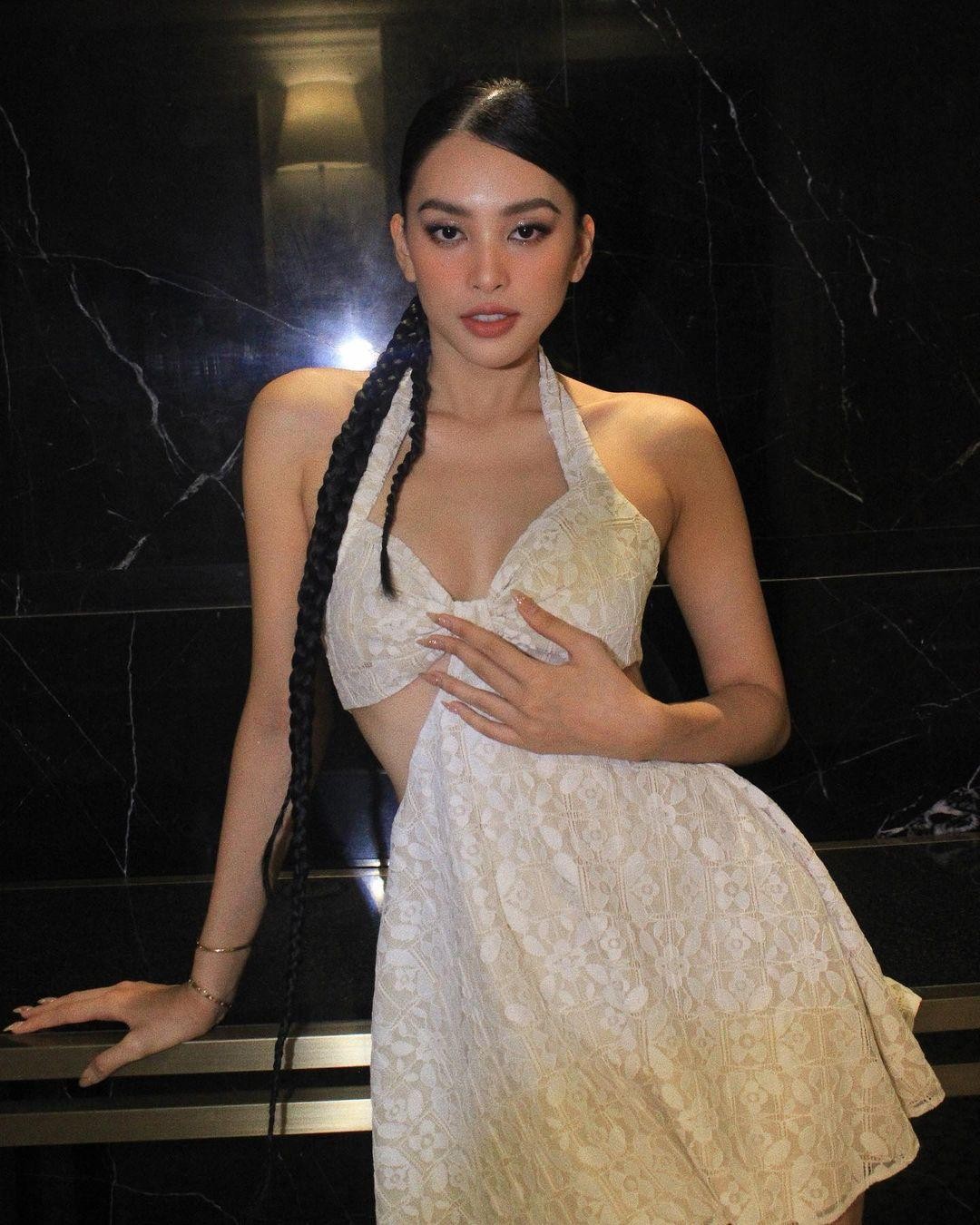 Tiểu Vy khoe dáng với váy cut-out nóng bỏng, Kim Duyên mặc hở bạo ở Hoa hậu Siêu quốc gia - Ảnh 2.