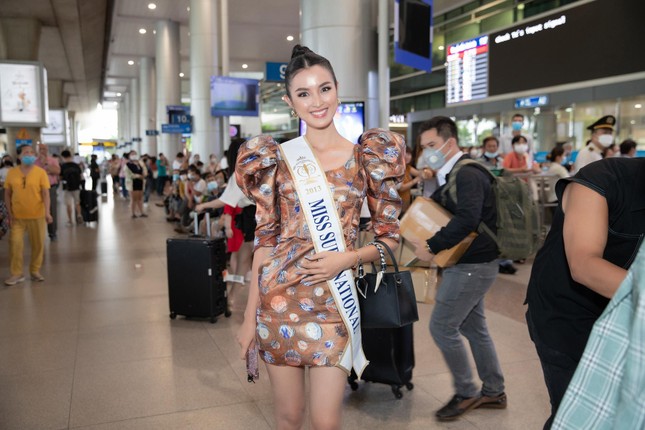 Hoa hậu Siêu quốc gia 2013 bất ngờ sang Việt Nam, nhan sắc vẫn xinh đẹp sau 9 năm đăng quang - Ảnh 2.
