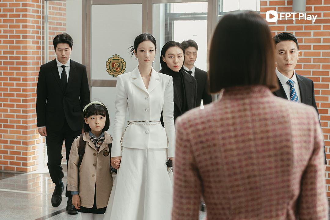 “Thiên Nga Bóng Đêm” trên FPT Play tái hiện vụ ly hôn thế kỷ của xứ Hàn? - Ảnh 3.