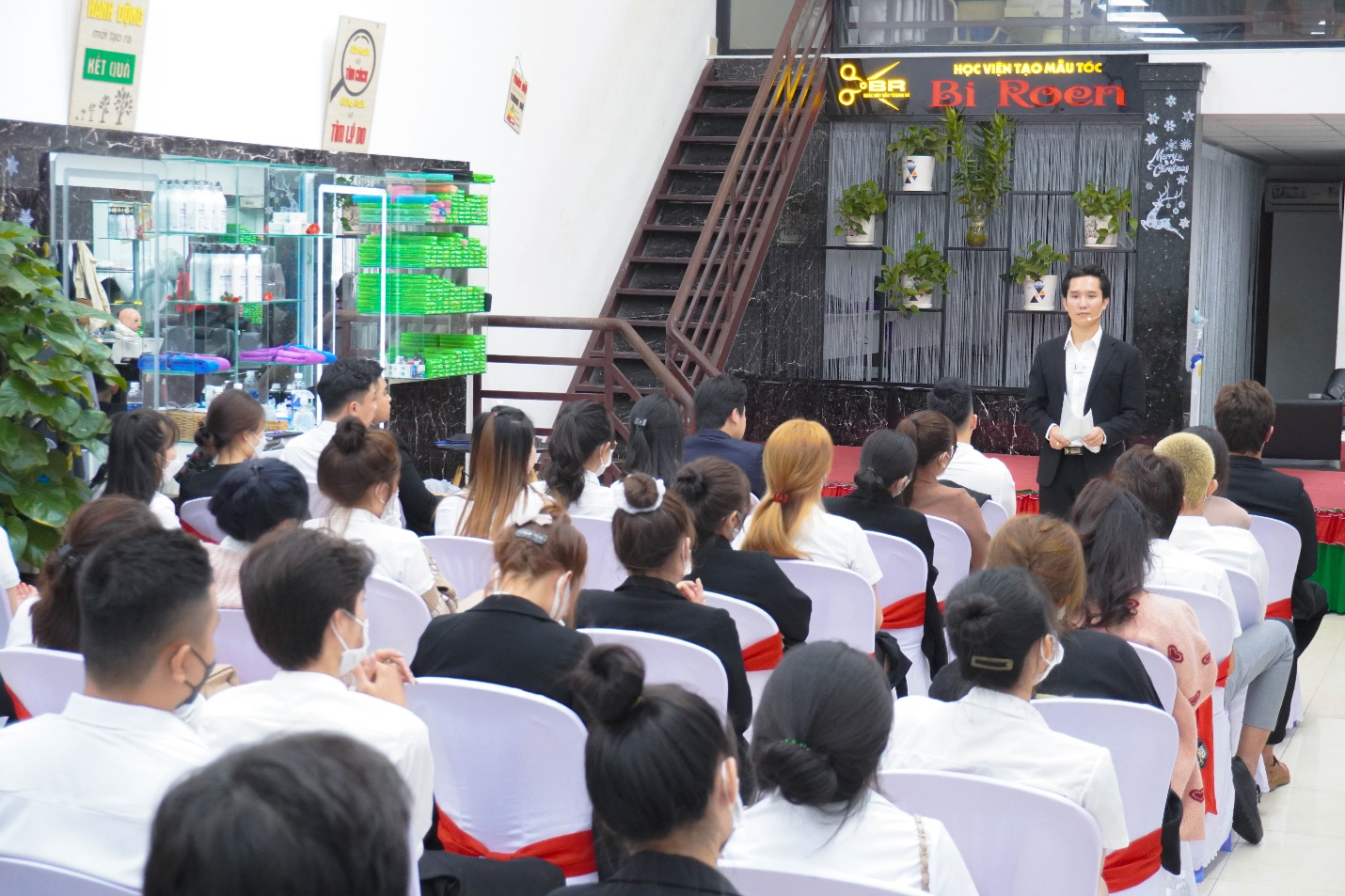 Bi Roen – Hỗ trợ và đào tạo về ngành tóc cho chủ salon tại Việt Nam - Ảnh 3.
