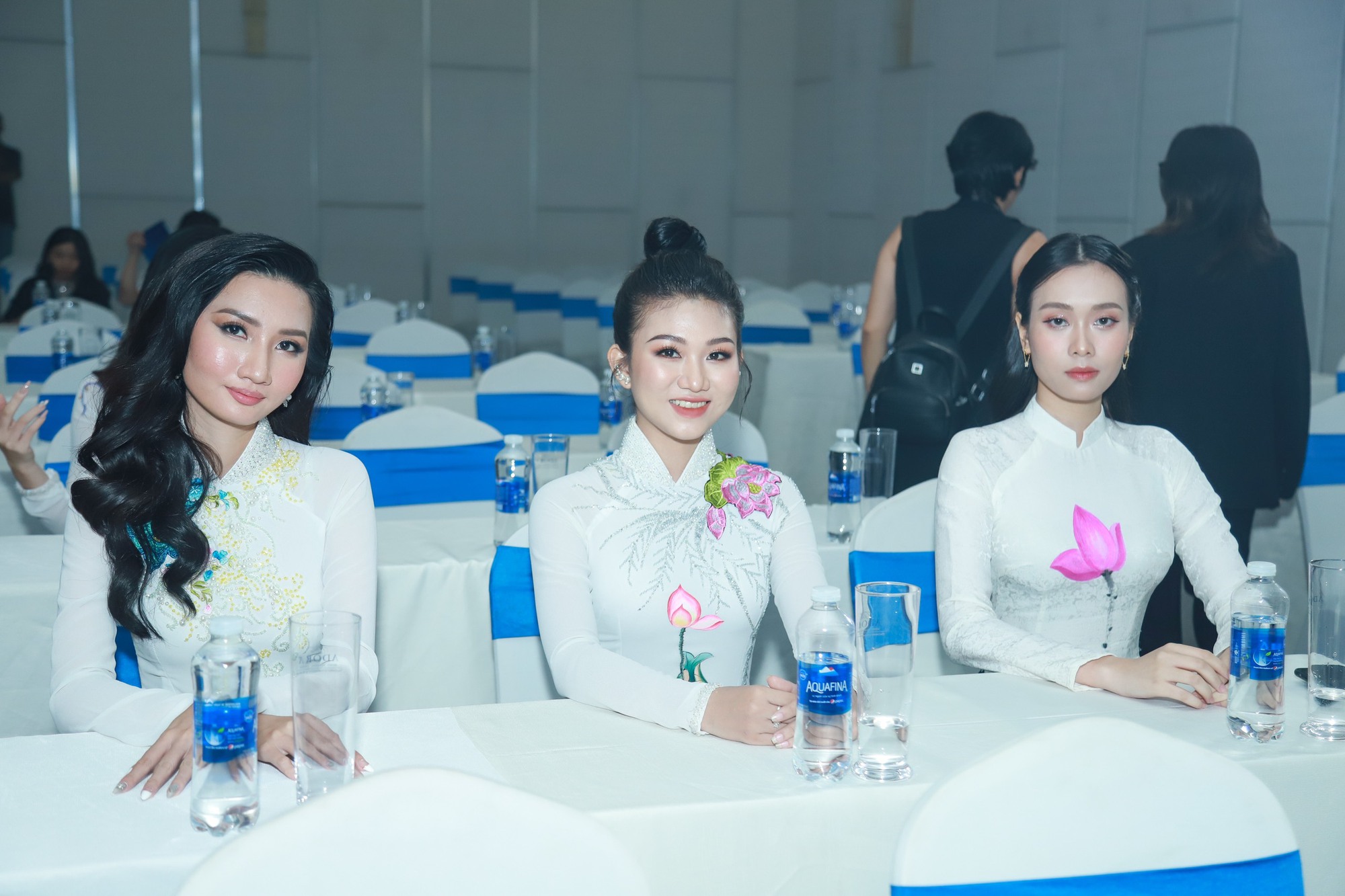 H'Hen Niê - Hoa hậu Đặng Thu Thảo đọ sắc cùng các mỹ nhân trên thảm đỏ Hoa hậu Hòa bình Việt Nam (Miss Peace Vietnam) - Ảnh 10.