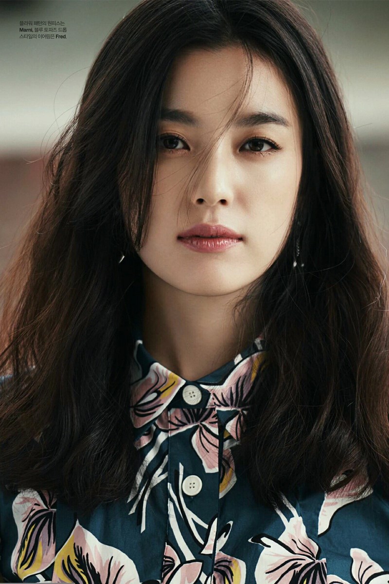 Mỹ nhân cười đẹp nhất xứ Hàn Han Hyo Joo: Từng bị tẩy chay vì hành động của em trai, vướng tin hẹn hò với Kang Dong Won - Ảnh 19.