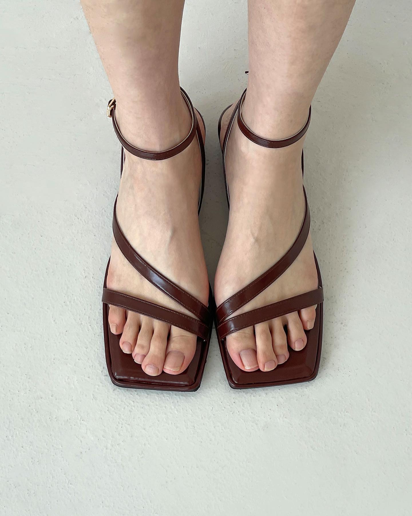 Để không bị tòe ngón chân khi đi sandals, chị em cần ghim ngay &quot;dáng chân nào, chọn giày nấy&quot; - Ảnh 5.