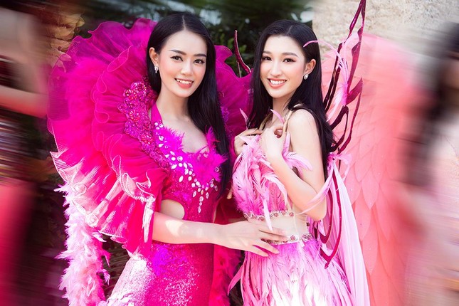 Thí sinh Miss World Vietnam 2022 mặc đồ carnival nóng bỏng, diễu hành trên đường phố Quy Nhơn - Ảnh 8.