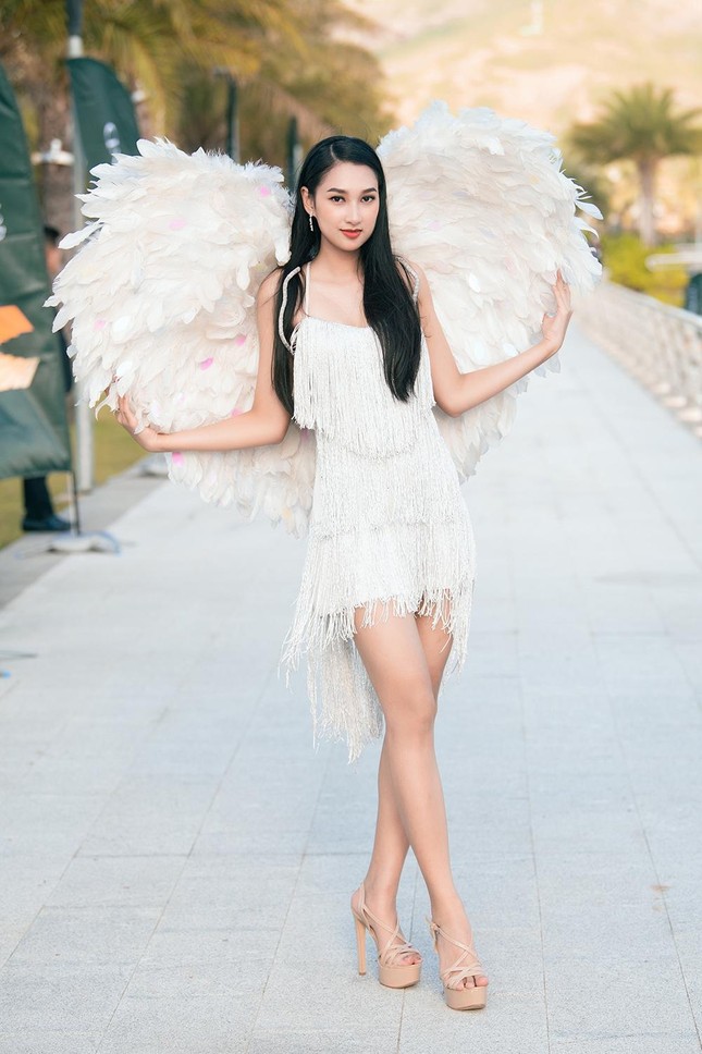 Thí sinh Miss World Vietnam 2022 mặc đồ carnival nóng bỏng, diễu hành trên đường phố Quy Nhơn - Ảnh 22.