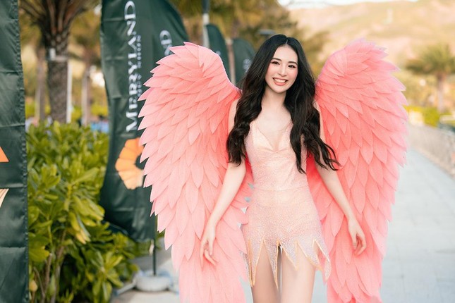 Thí sinh Miss World Vietnam 2022 mặc đồ carnival nóng bỏng, diễu hành trên đường phố Quy Nhơn - Ảnh 21. Thí sinh Miss World Vietnam 2022 mặc đồ carnival nóng bỏng, diễu hành trên đường phố Quy Nhơn - Ảnh 21.