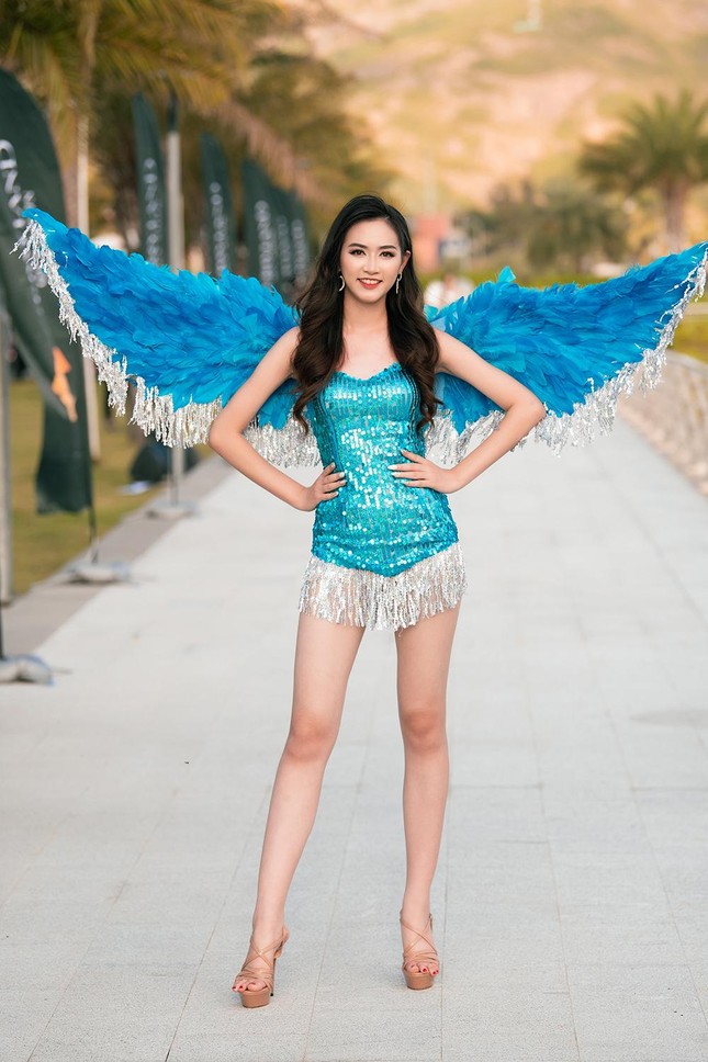 Thí sinh Miss World Vietnam 2022 mặc đồ carnival nóng bỏng, diễu hành trên đường phố Quy Nhơn - Ảnh 11.