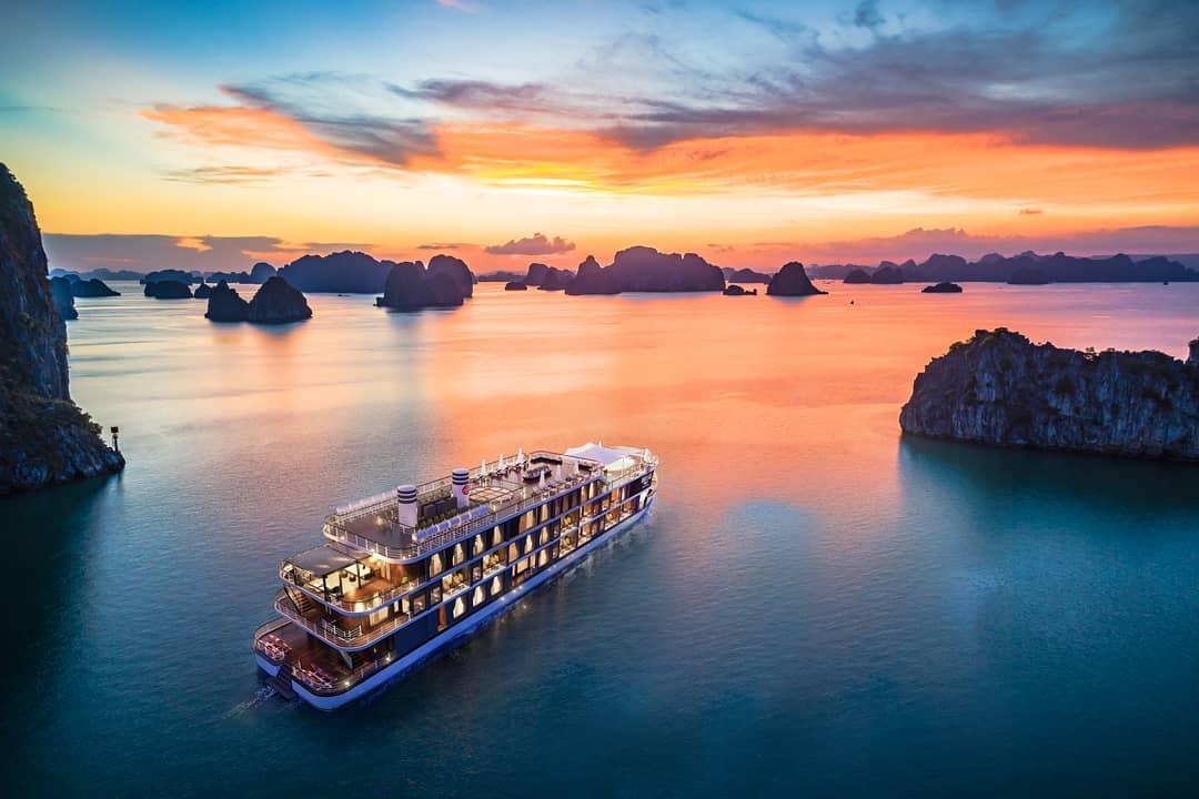 Điểm danh loạt du thuyền 5 sao sang trọng hàng đầu Hạ Long - Ảnh 3. Điểm danh loạt du thuyền 5 sao sang trọng hàng đầu Hạ Long - Ảnh 3.