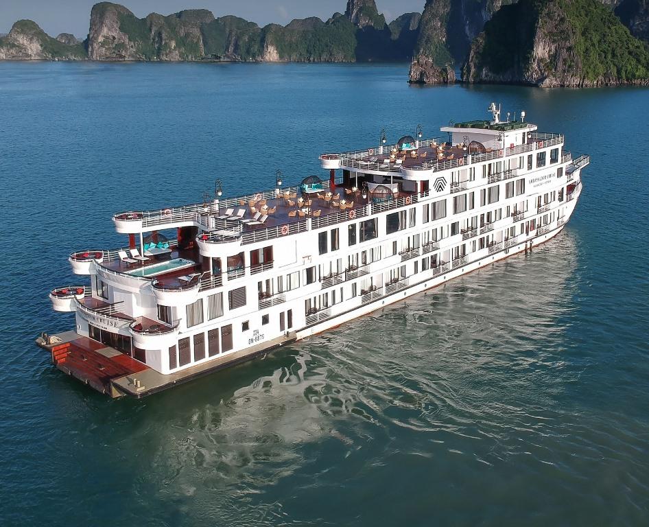Điểm danh loạt du thuyền 5 sao sang trọng hàng đầu Hạ Long - Ảnh 6. Điểm danh loạt du thuyền 5 sao sang trọng hàng đầu Hạ Long - Ảnh 6.