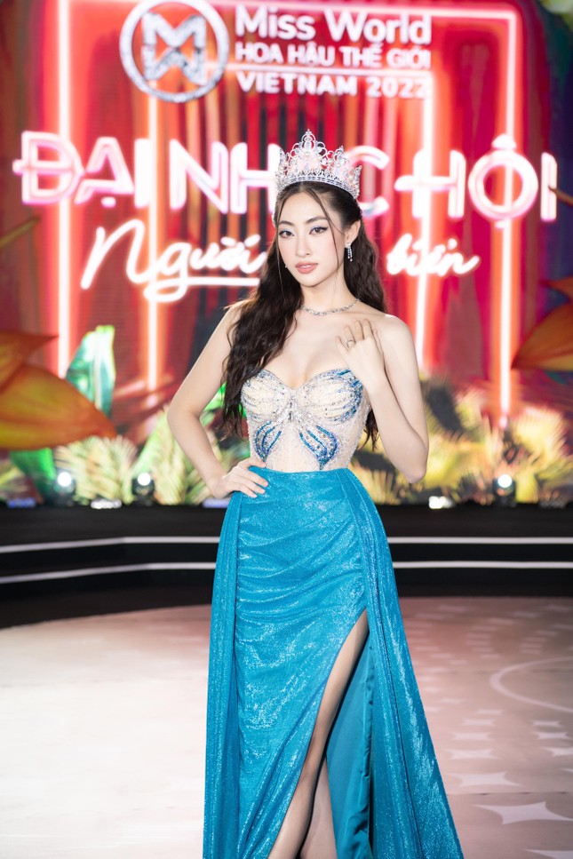 Đỗ Thị Hà, Lương Thuỳ Linh và dàn mỹ nhân nóng bỏng dự đại nhạc hội Người đẹp biển của Miss World VN - Ảnh 2.